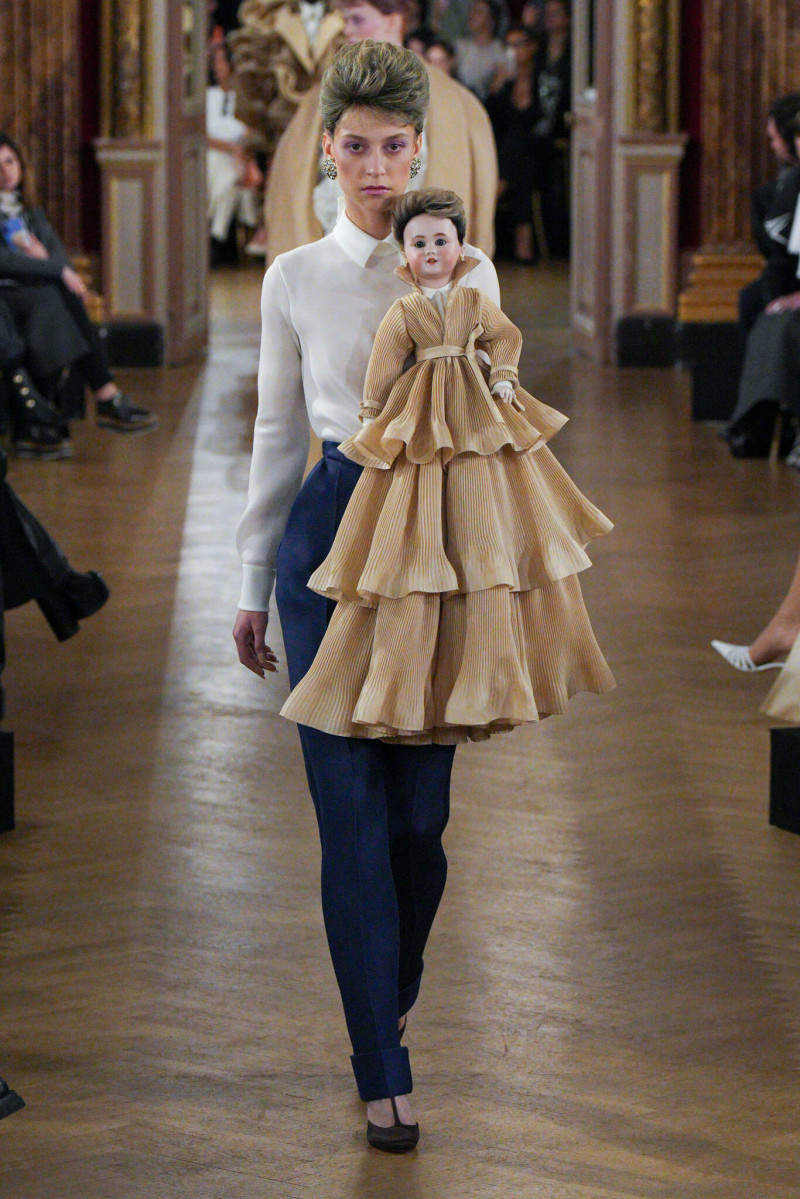 Viktor & Rolf fashion show for Spring/Summer 2025