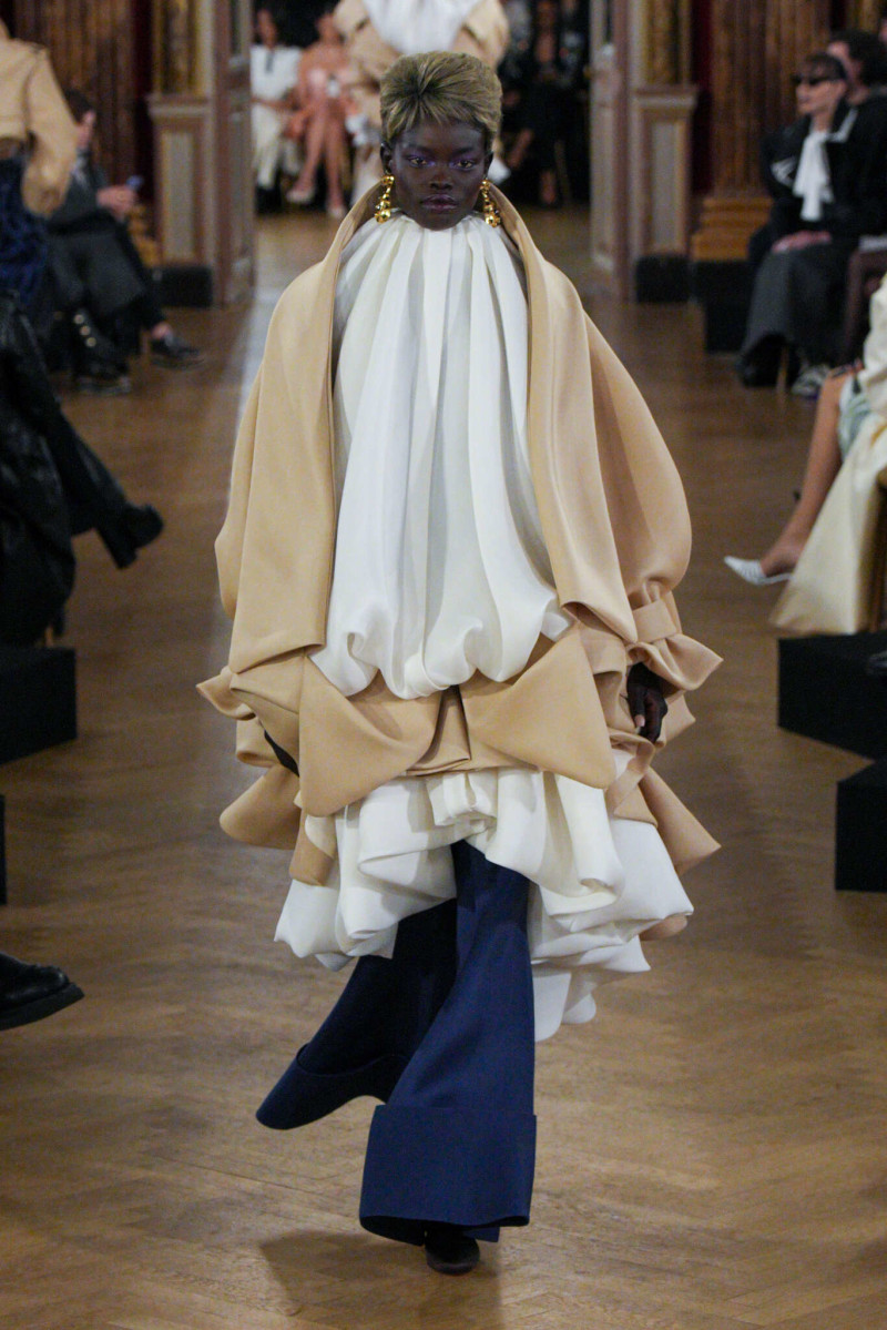 Viktor & Rolf fashion show for Spring/Summer 2025