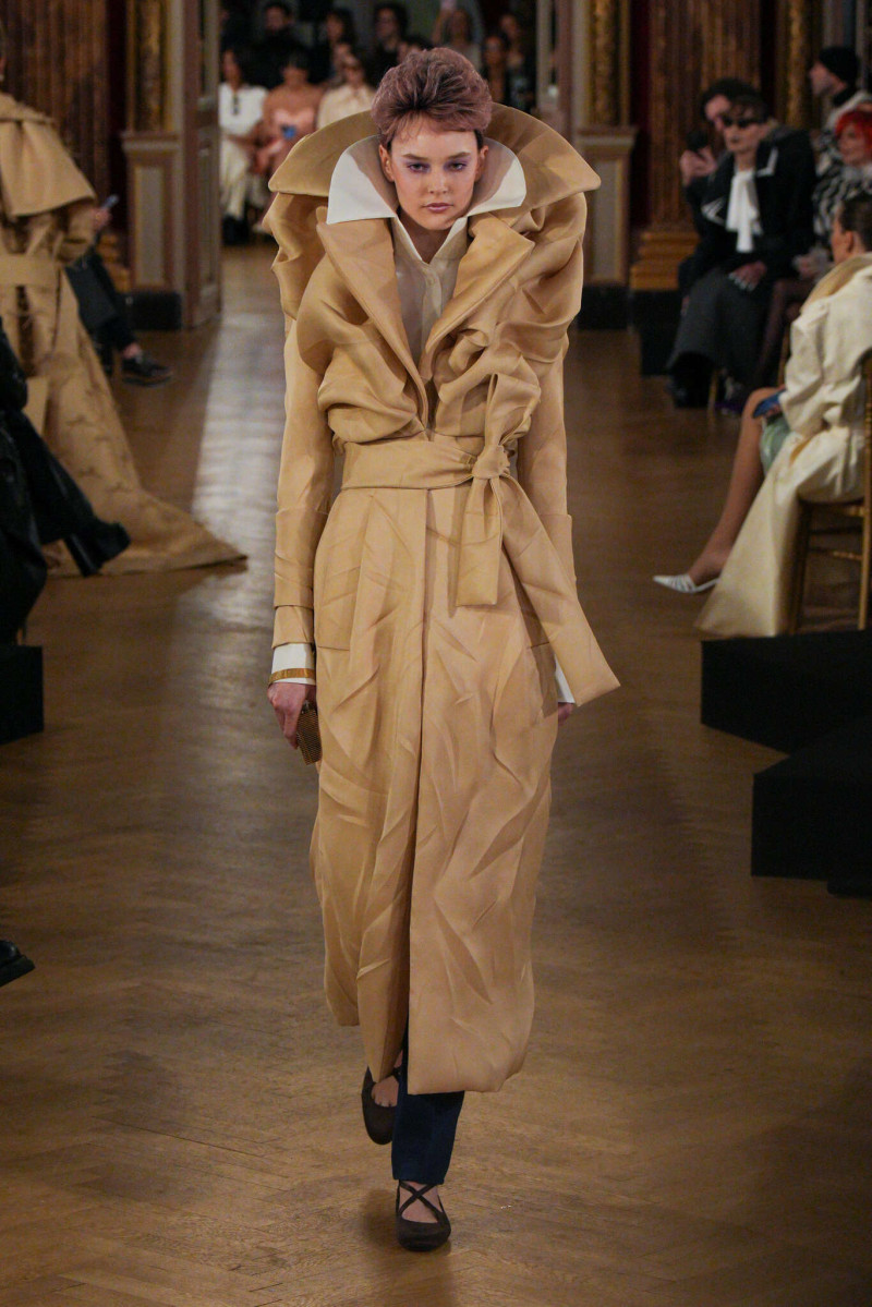 Viktor & Rolf fashion show for Spring/Summer 2025