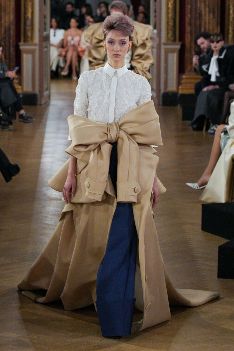 Viktor & Rolf fashion show for Spring/Summer 2025