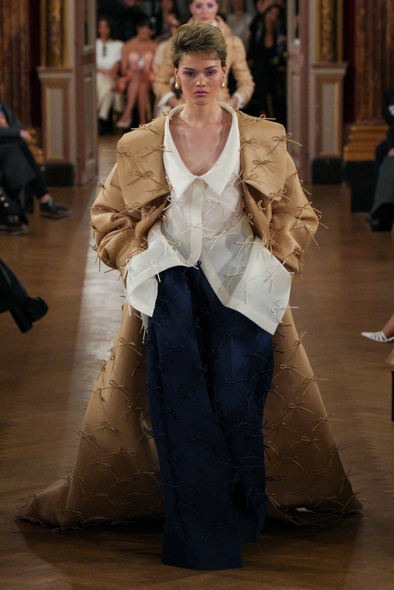 Viktor & Rolf fashion show for Spring/Summer 2025