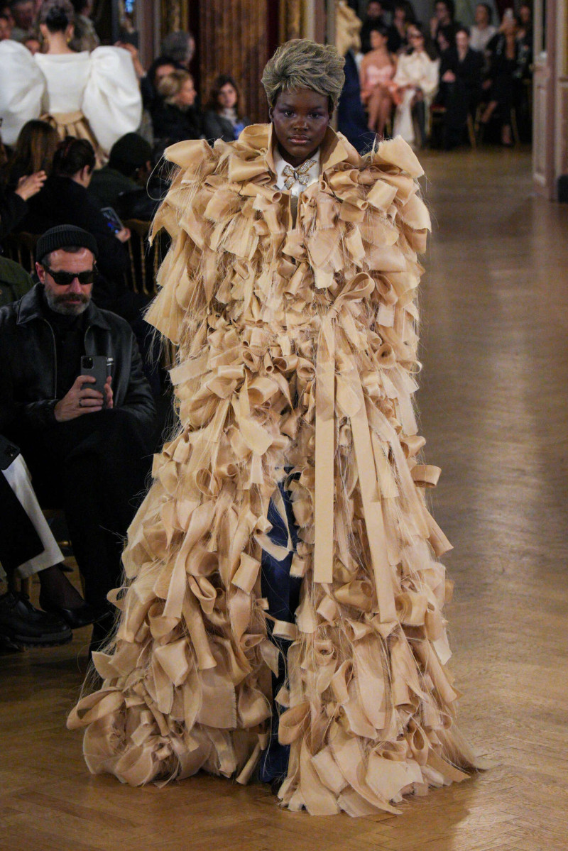 Viktor & Rolf fashion show for Spring/Summer 2025