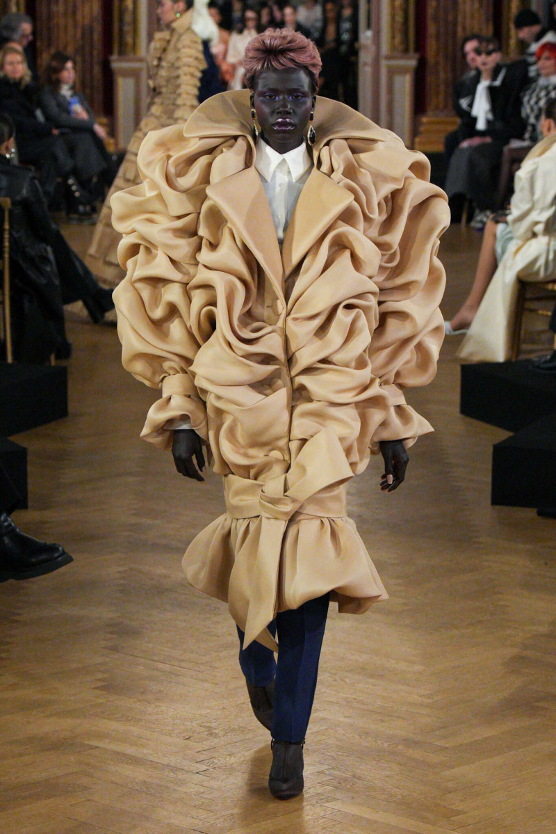 Viktor & Rolf fashion show for Spring/Summer 2025