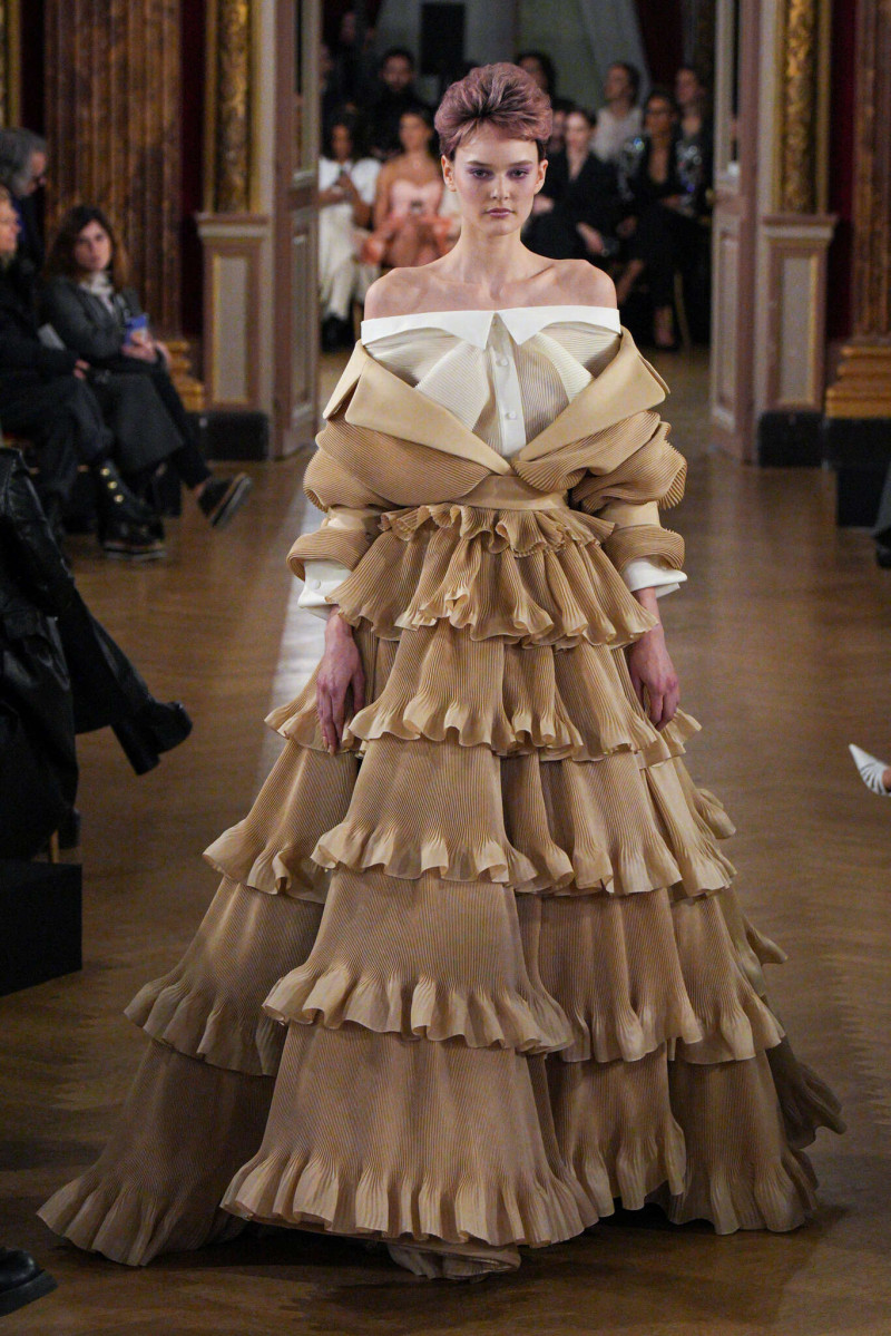 Viktor & Rolf fashion show for Spring/Summer 2025