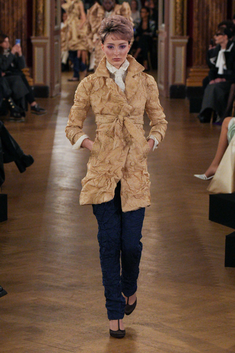 Viktor & Rolf fashion show for Spring/Summer 2025