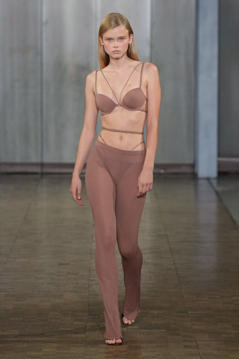 Nensi Dojaka fashion show for Spring/Summer 2025