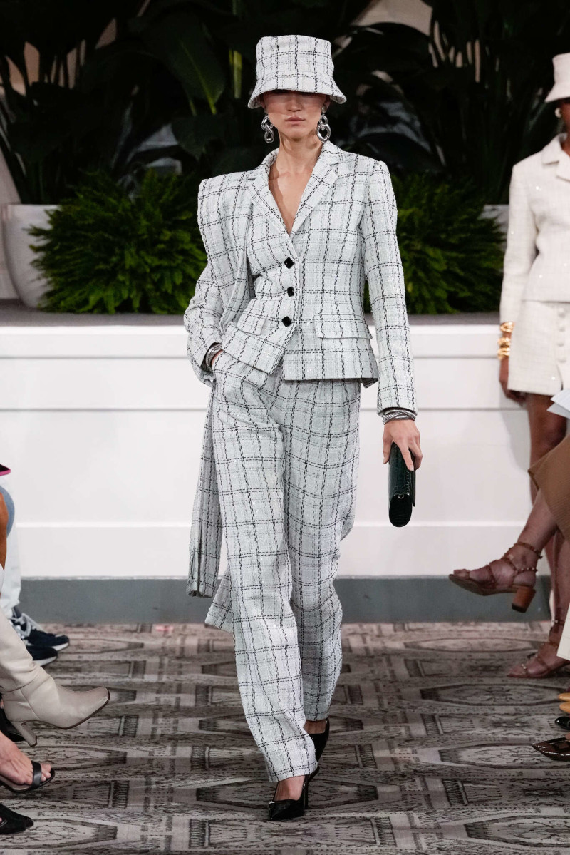 Dennis Basso fashion show for Spring/Summer 2025
