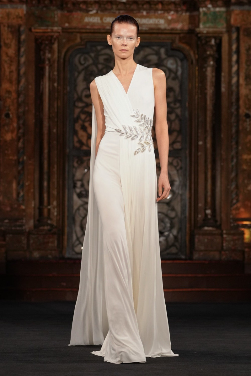 Naeem Khan fashion show for Spring/Summer 2025