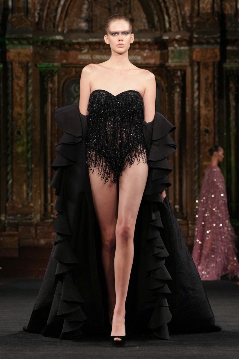 Naeem Khan fashion show for Spring/Summer 2025