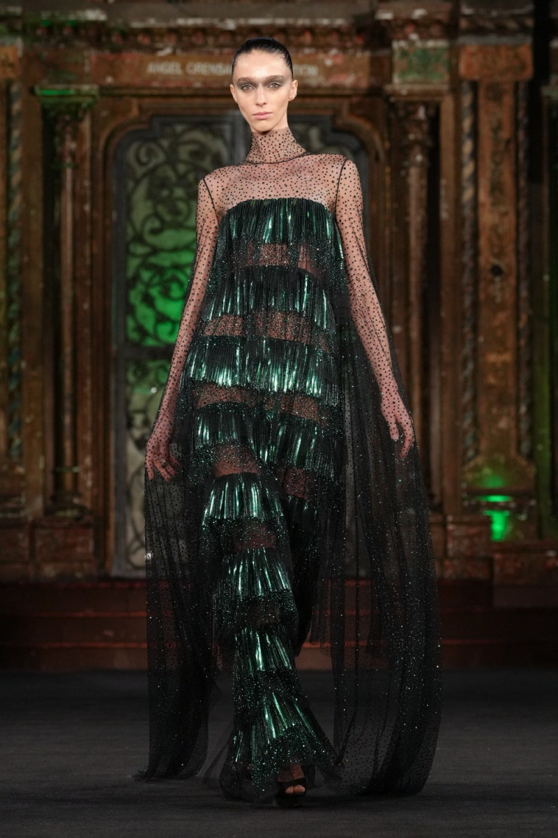 Naeem Khan fashion show for Spring/Summer 2025