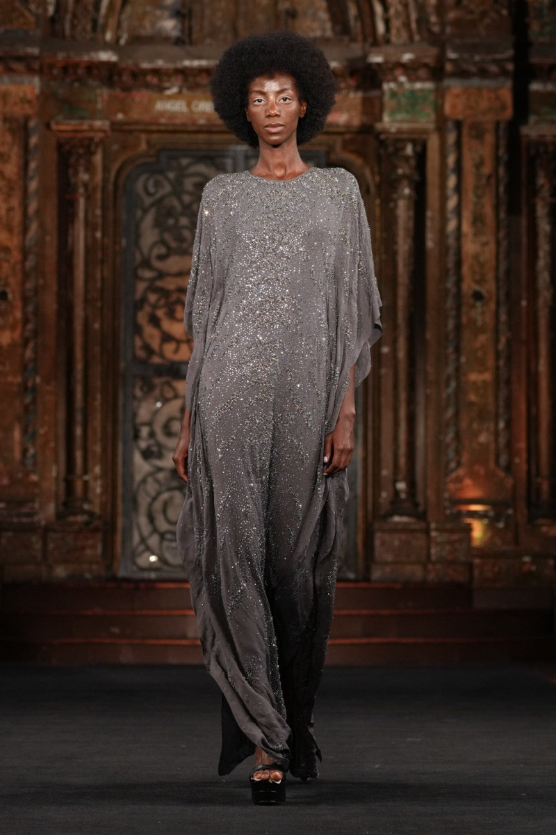 Naeem Khan fashion show for Spring/Summer 2025