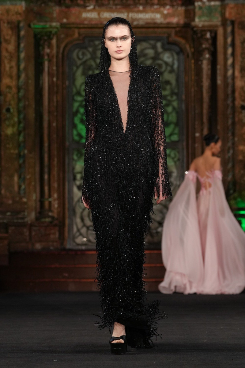 Naeem Khan fashion show for Spring/Summer 2025