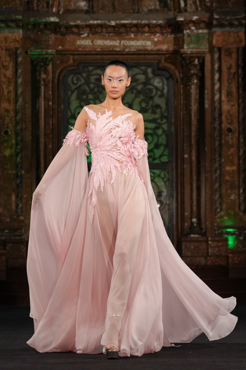 Naeem Khan fashion show for Spring/Summer 2025