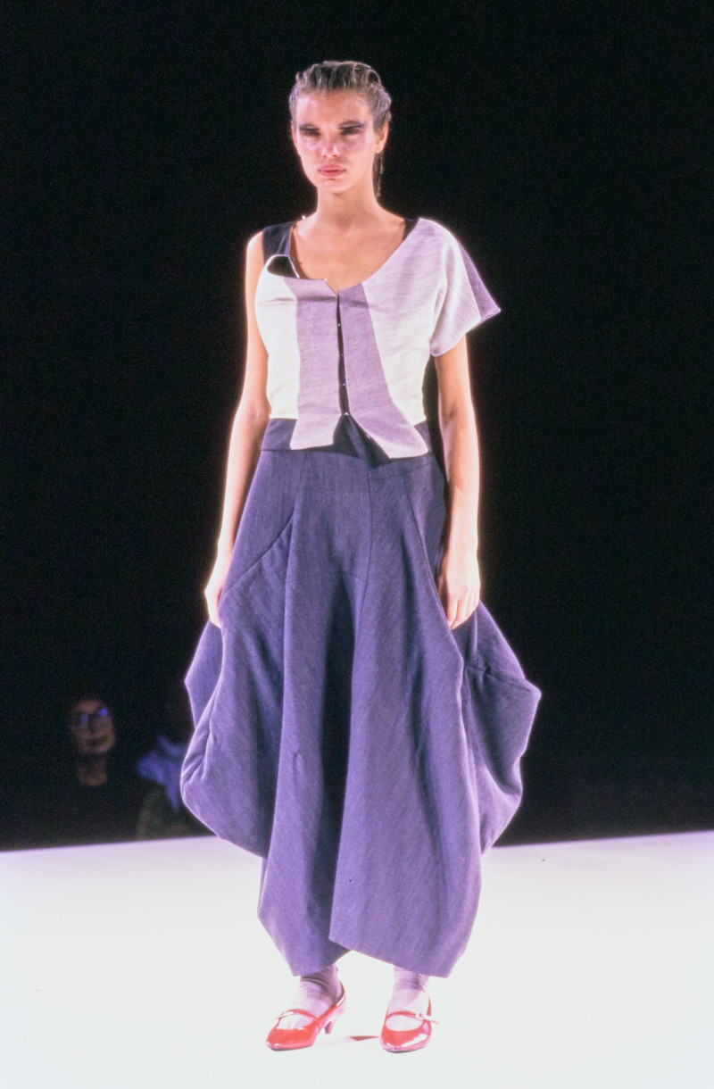 Comme Des Garcons fashion show for Autumn/Winter 1998