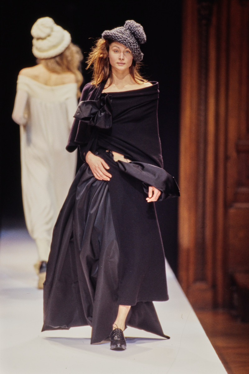 Yohji Yamamoto fashion show for Autumn/Winter 1998