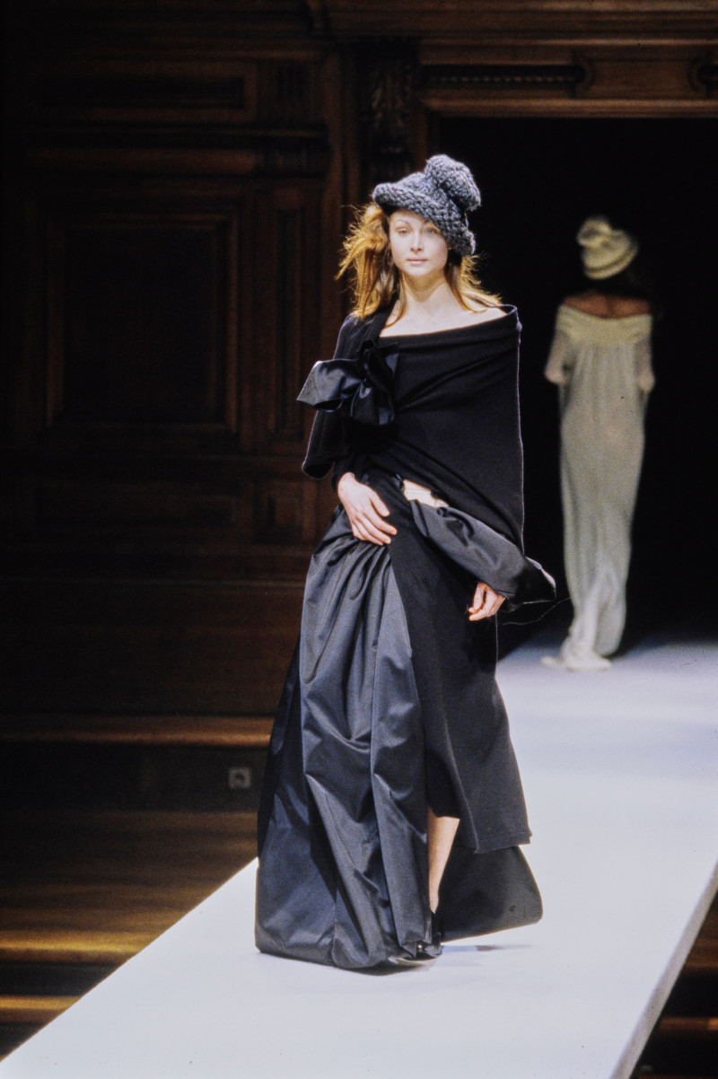 Yohji Yamamoto fashion show for Autumn/Winter 1998