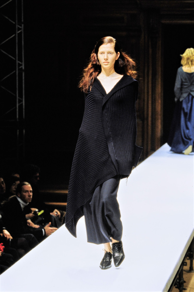 Yohji Yamamoto fashion show for Autumn/Winter 1998