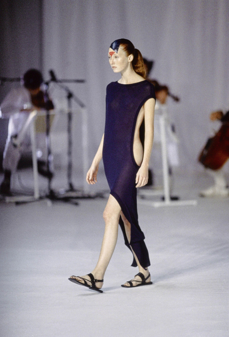 Hussein Chalayan fashion show for Spring/Summer 1998
