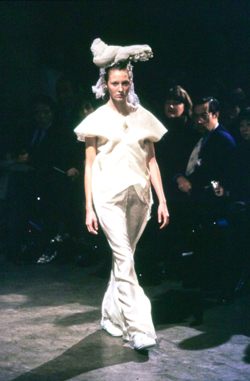 Comme Des Garcons fashion show for Spring/Summer 1998