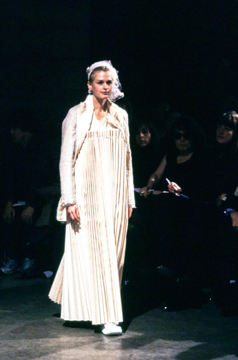 Comme Des Garcons fashion show for Spring/Summer 1998