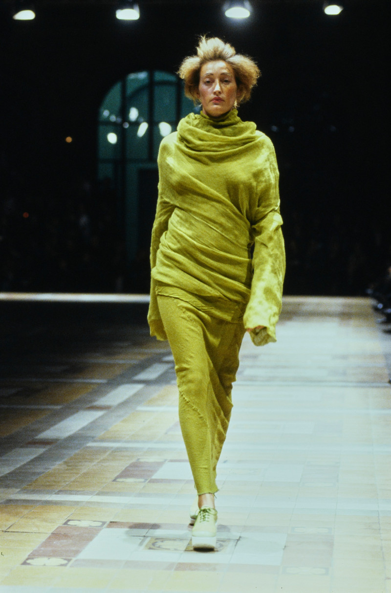 Issey Miyake fashion show for Spring/Summer 1998