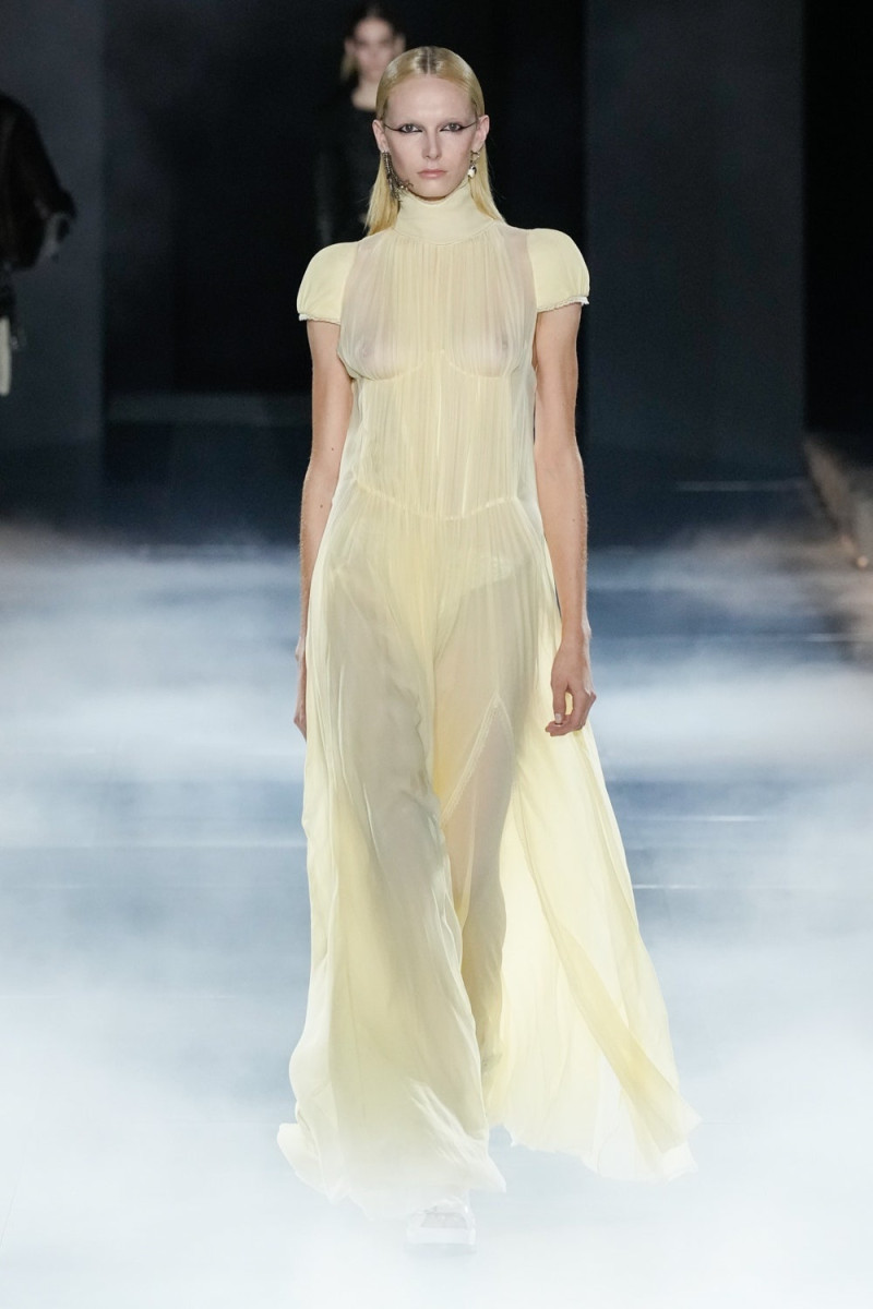 Alexander McQueen fashion show for Spring/Summer 2025