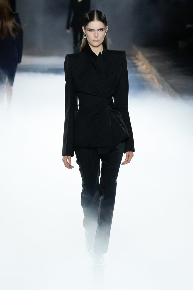 Alexander McQueen fashion show for Spring/Summer 2025