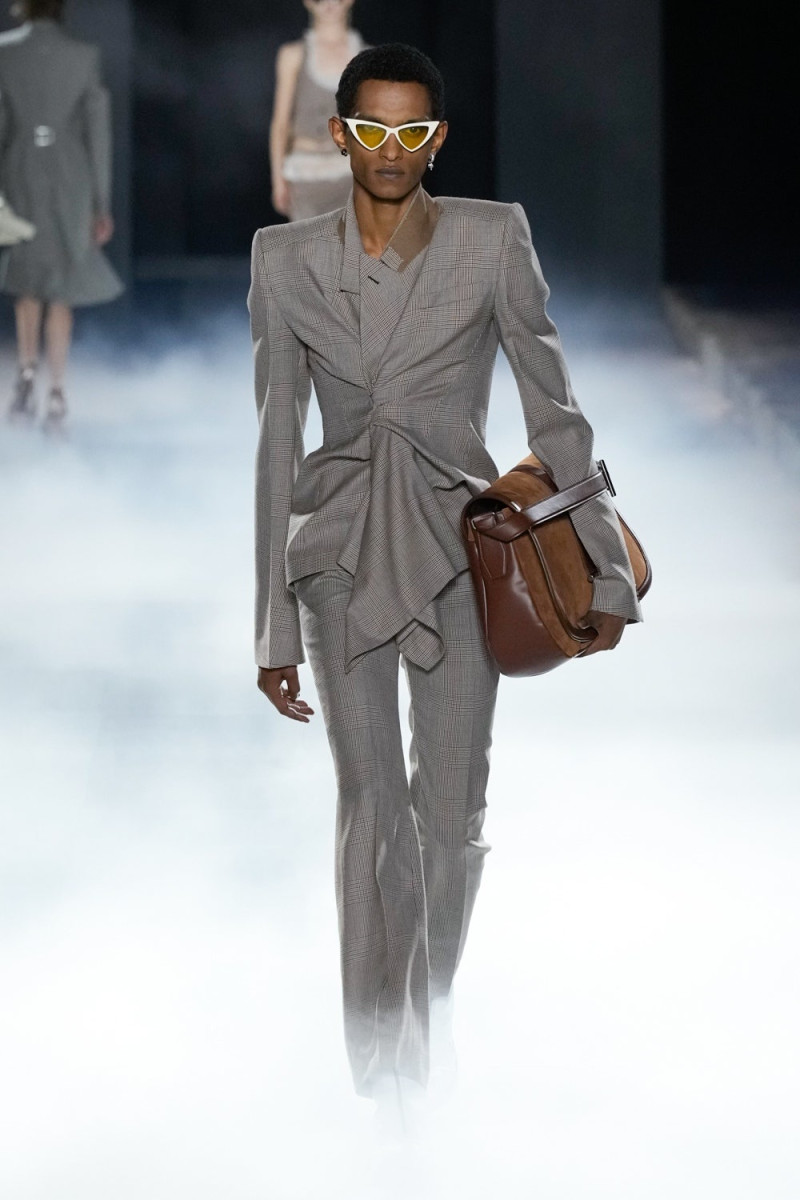 Alexander McQueen fashion show for Spring/Summer 2025
