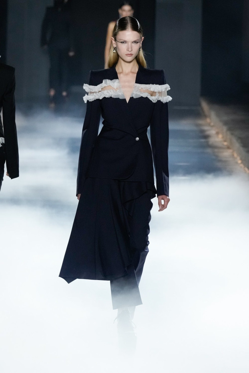 Alexander McQueen fashion show for Spring/Summer 2025