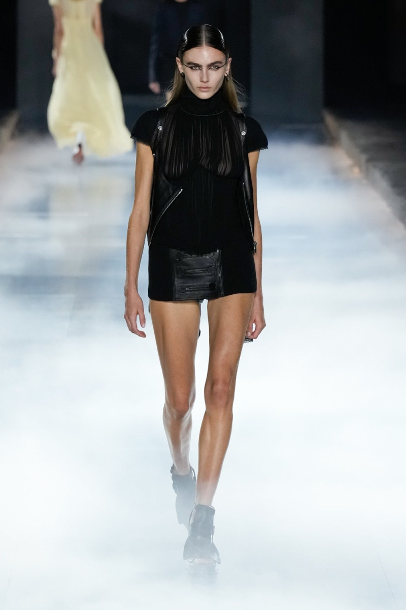 Alexander McQueen fashion show for Spring/Summer 2025