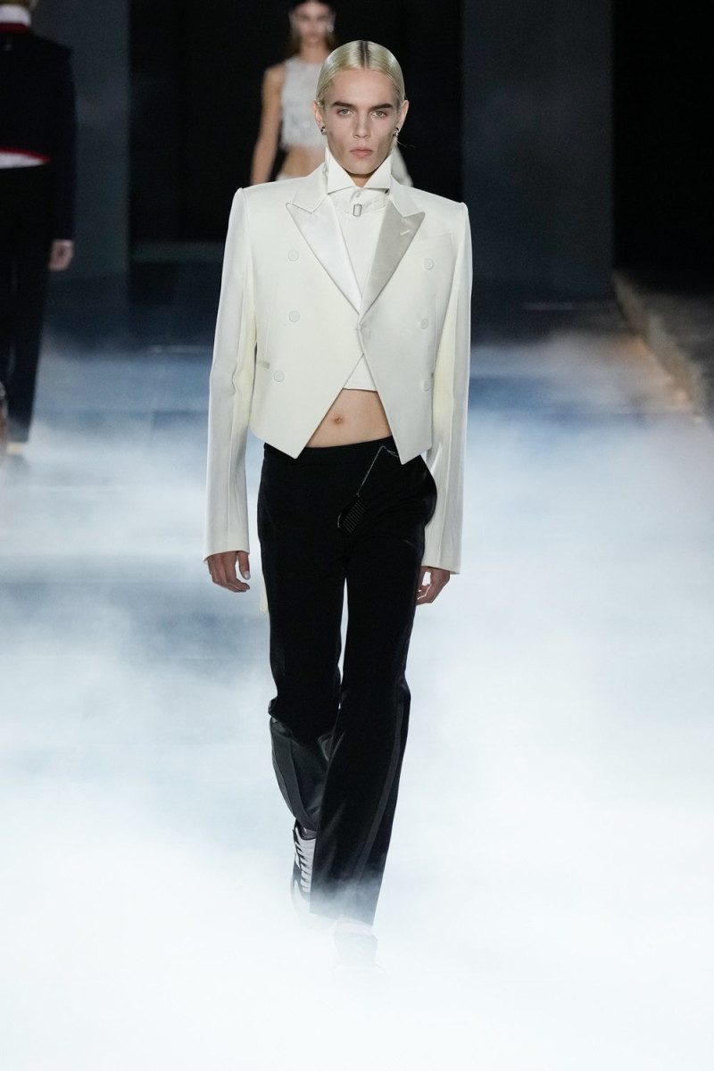 Alexander McQueen fashion show for Spring/Summer 2025