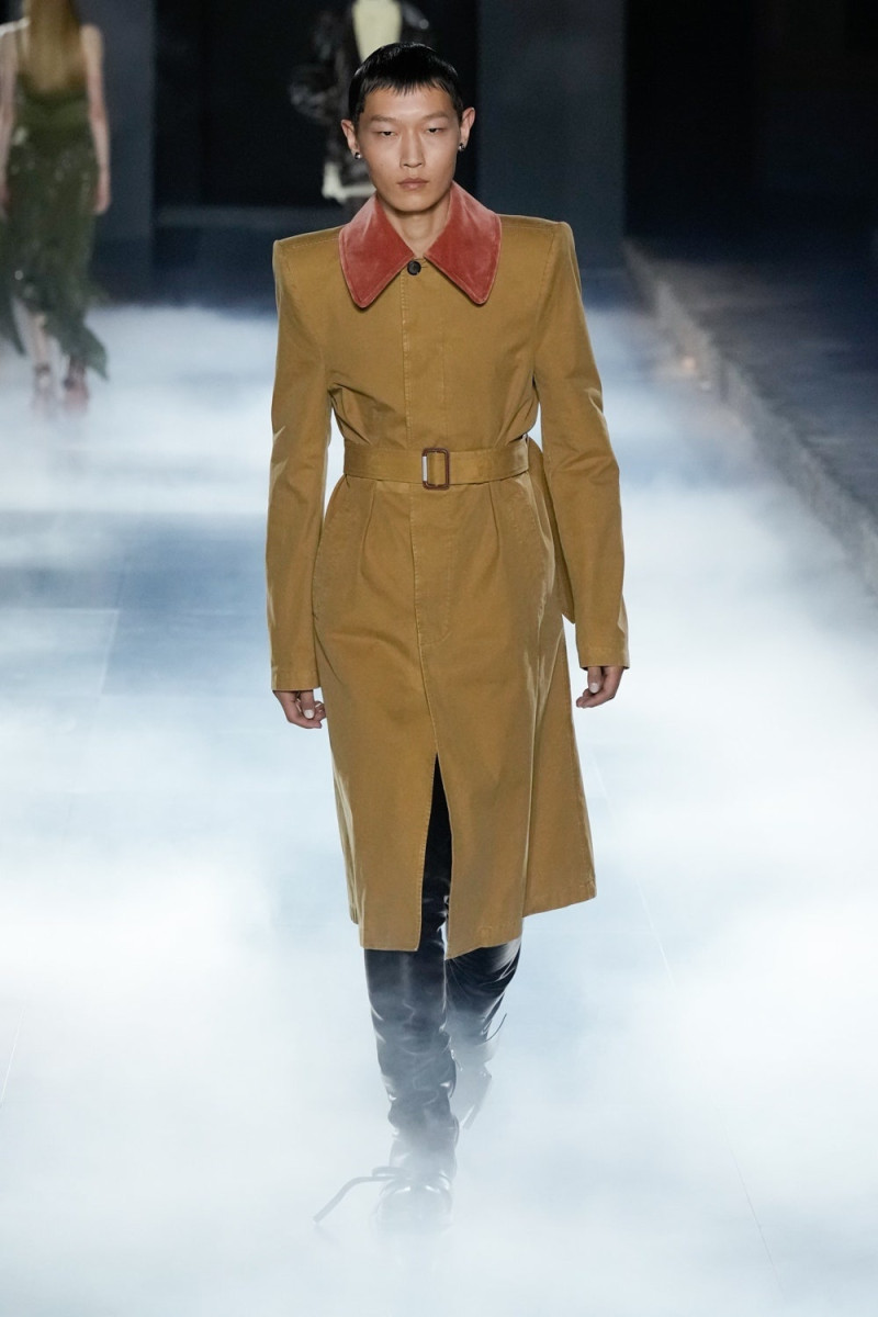 Alexander McQueen fashion show for Spring/Summer 2025