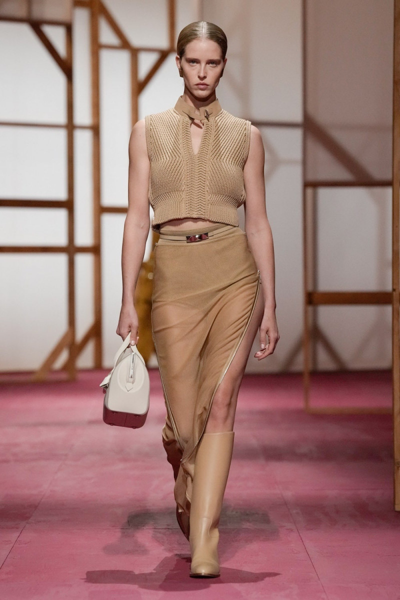 Hermès fashion show for Spring/Summer 2025