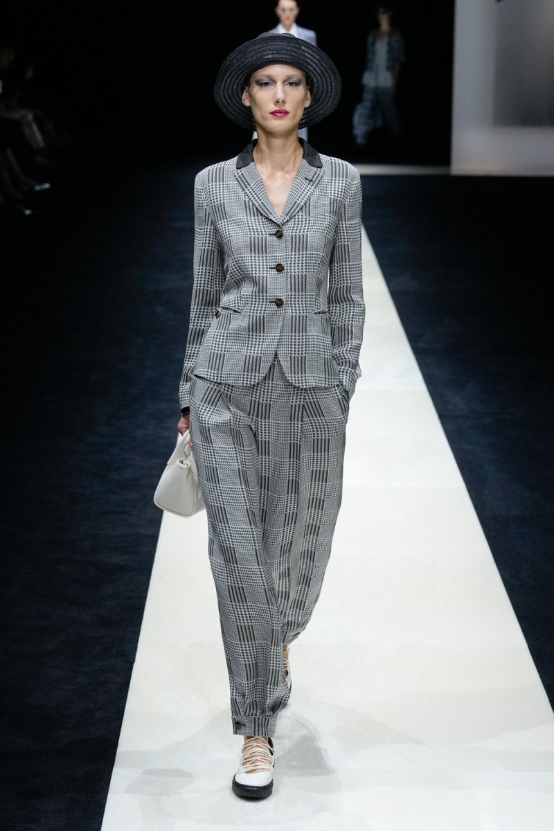 Emporio Armani fashion show for Spring/Summer 2025