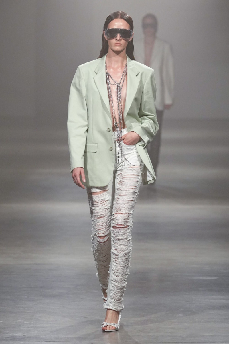 MM6 Maison Martin Margiela fashion show for Spring/Summer 2025