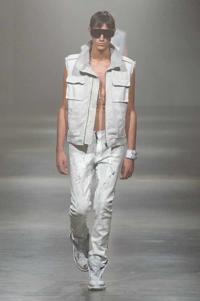 MM6 Maison Martin Margiela fashion show for Spring/Summer 2025