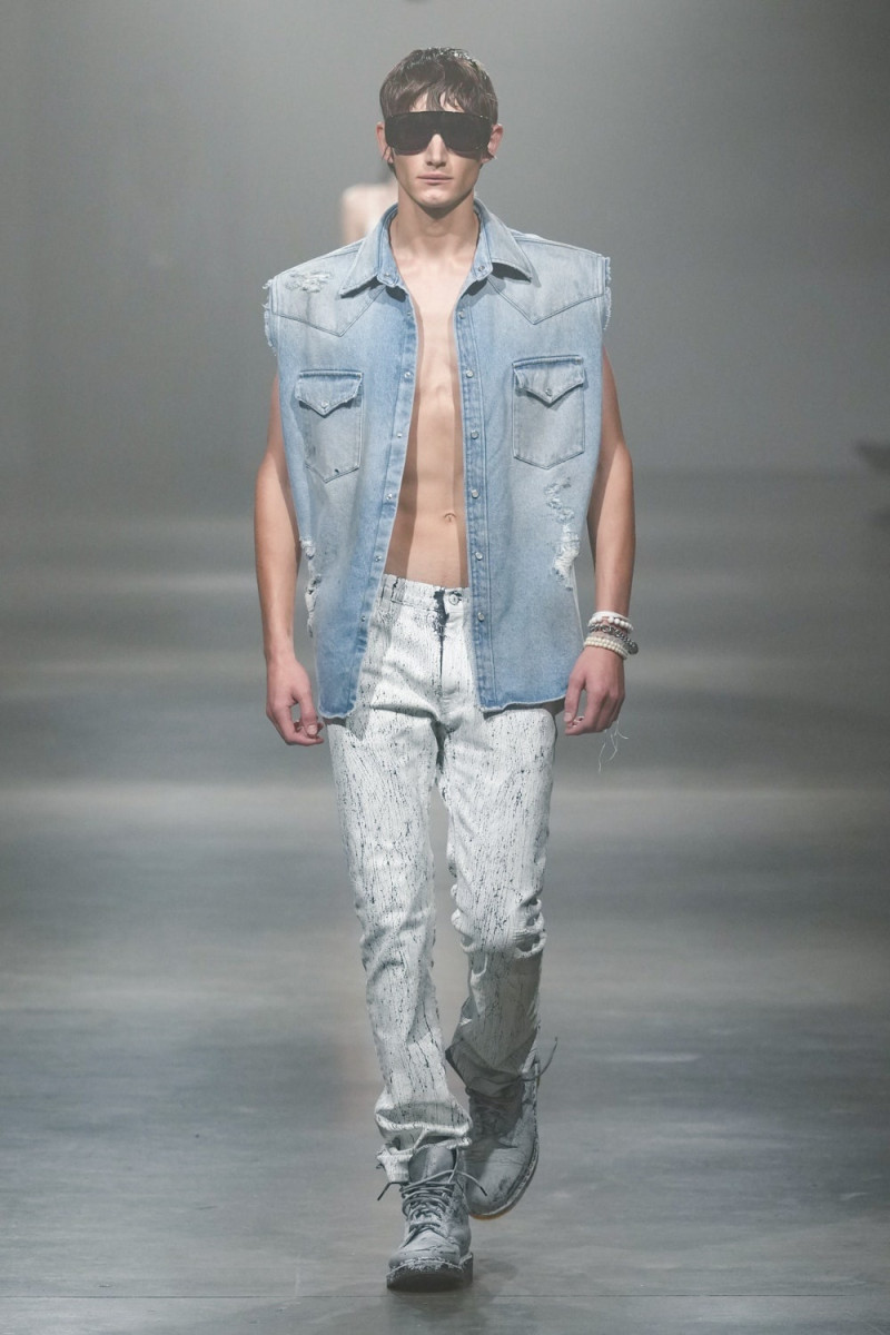 MM6 Maison Martin Margiela fashion show for Spring/Summer 2025
