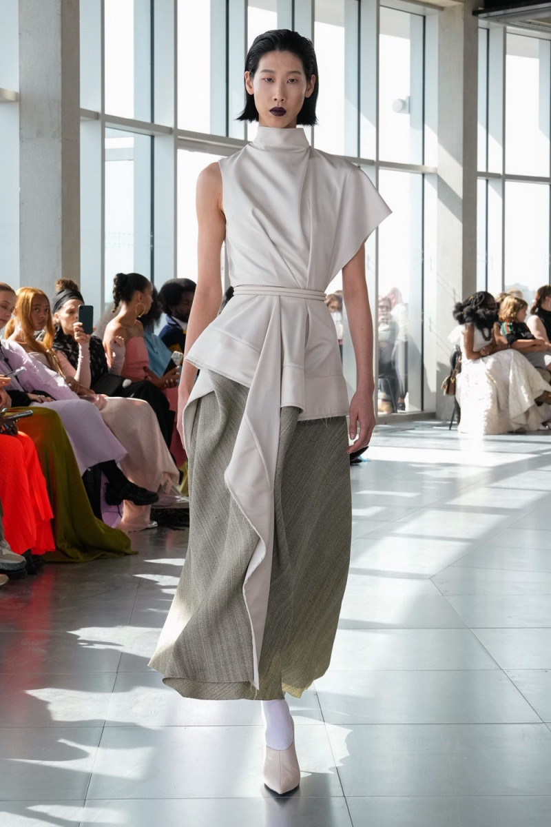 Roksanda Ilincic fashion show for Spring/Summer 2025