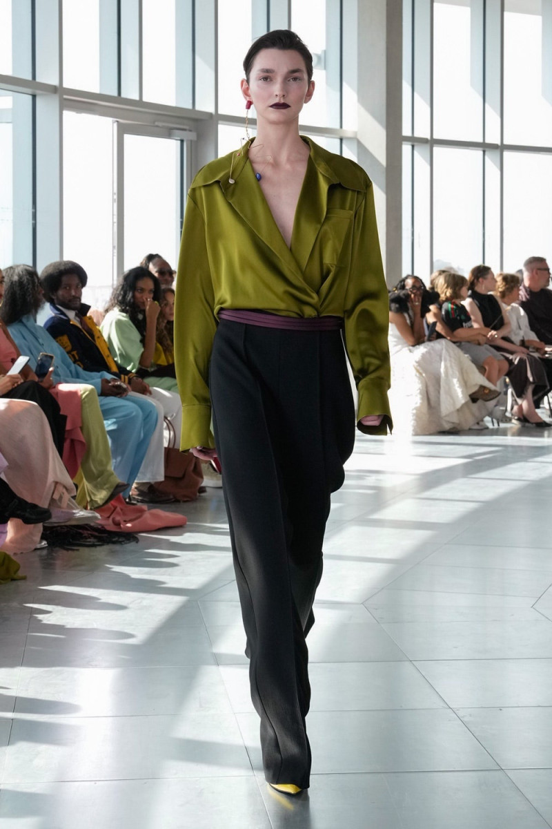 Roksanda Ilincic fashion show for Spring/Summer 2025