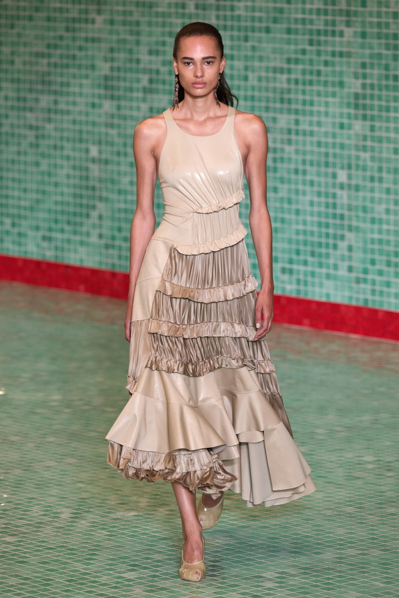 Tory Burch fashion show for Spring/Summer 2025