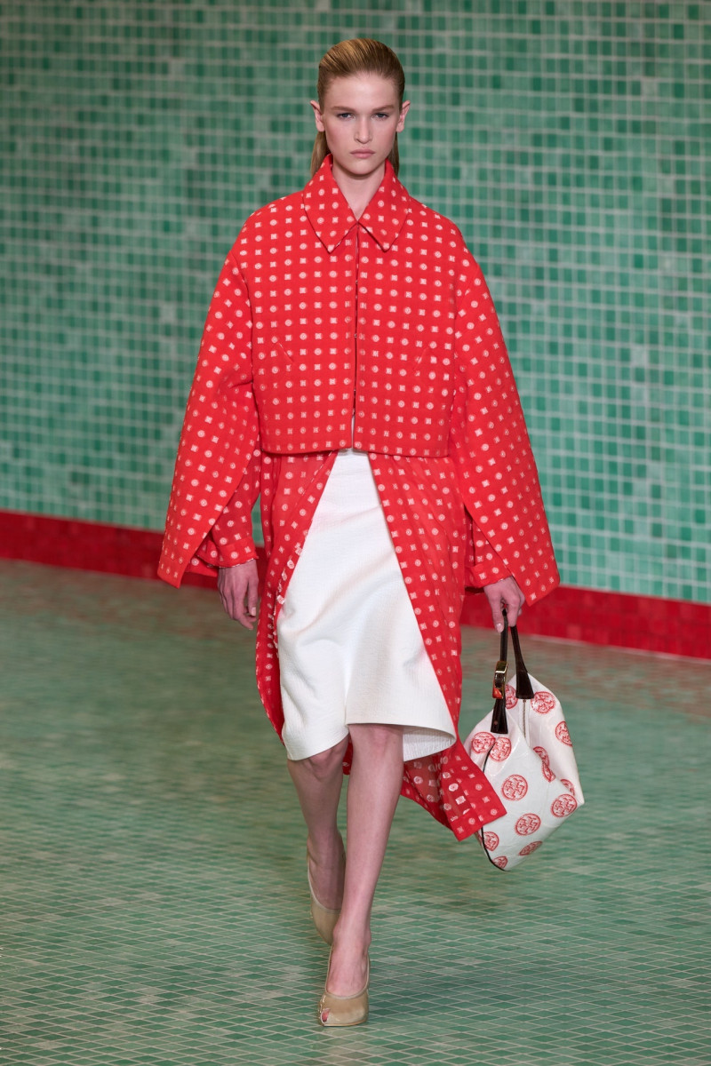 Tory Burch fashion show for Spring/Summer 2025