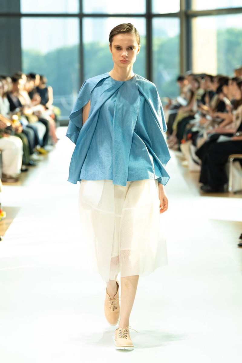 support surface fashion show for Spring/Summer 2025