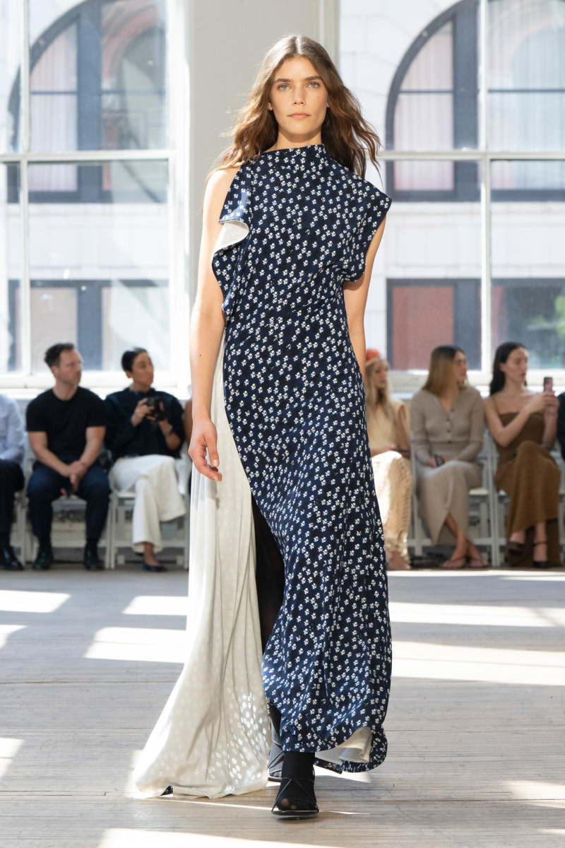 Proenza Schouler fashion show for Spring/Summer 2025