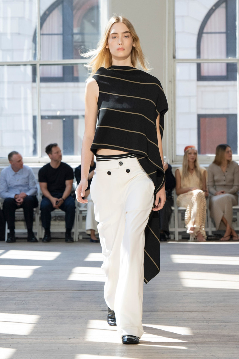 Proenza Schouler fashion show for Spring/Summer 2025