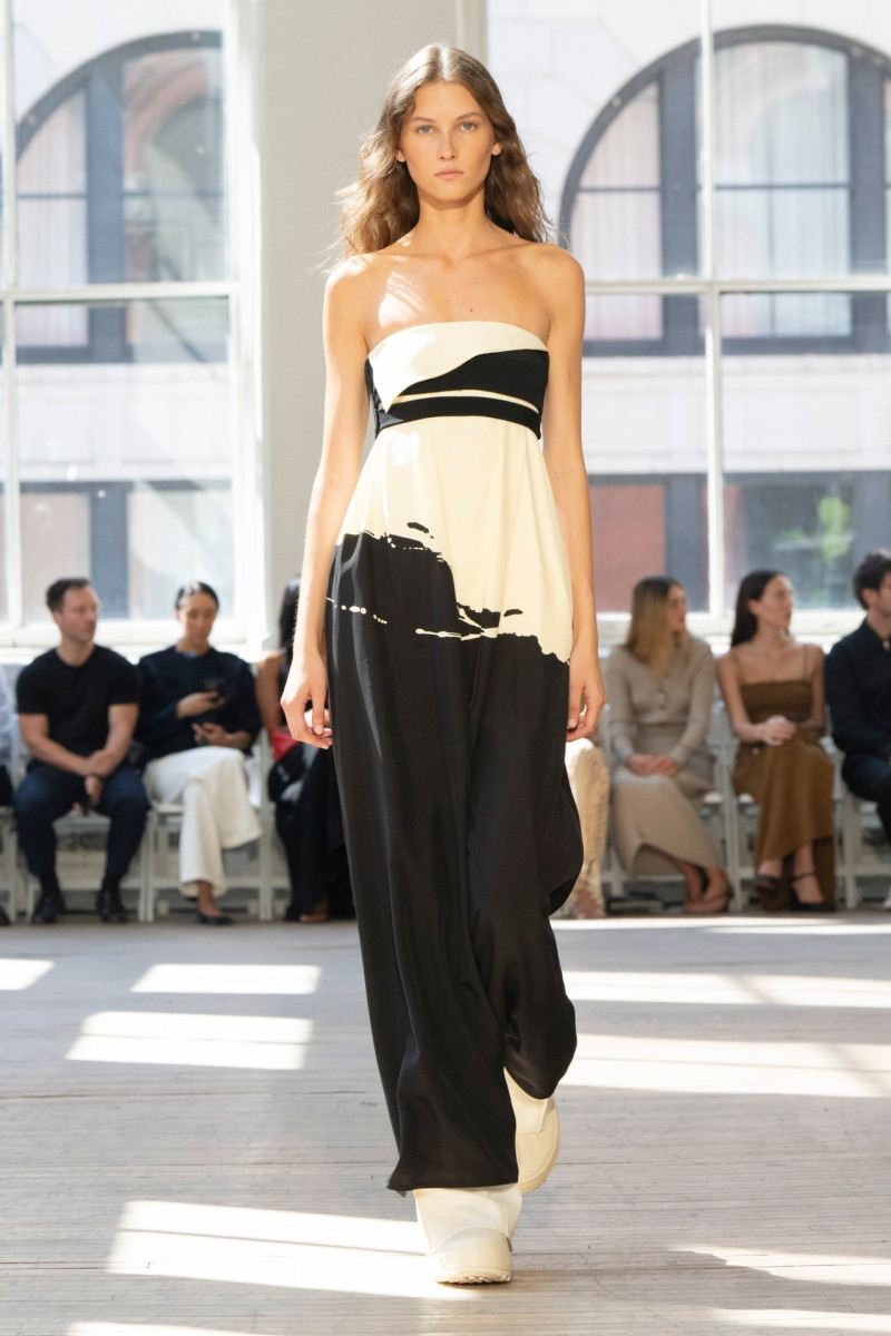 Proenza Schouler fashion show for Spring/Summer 2025
