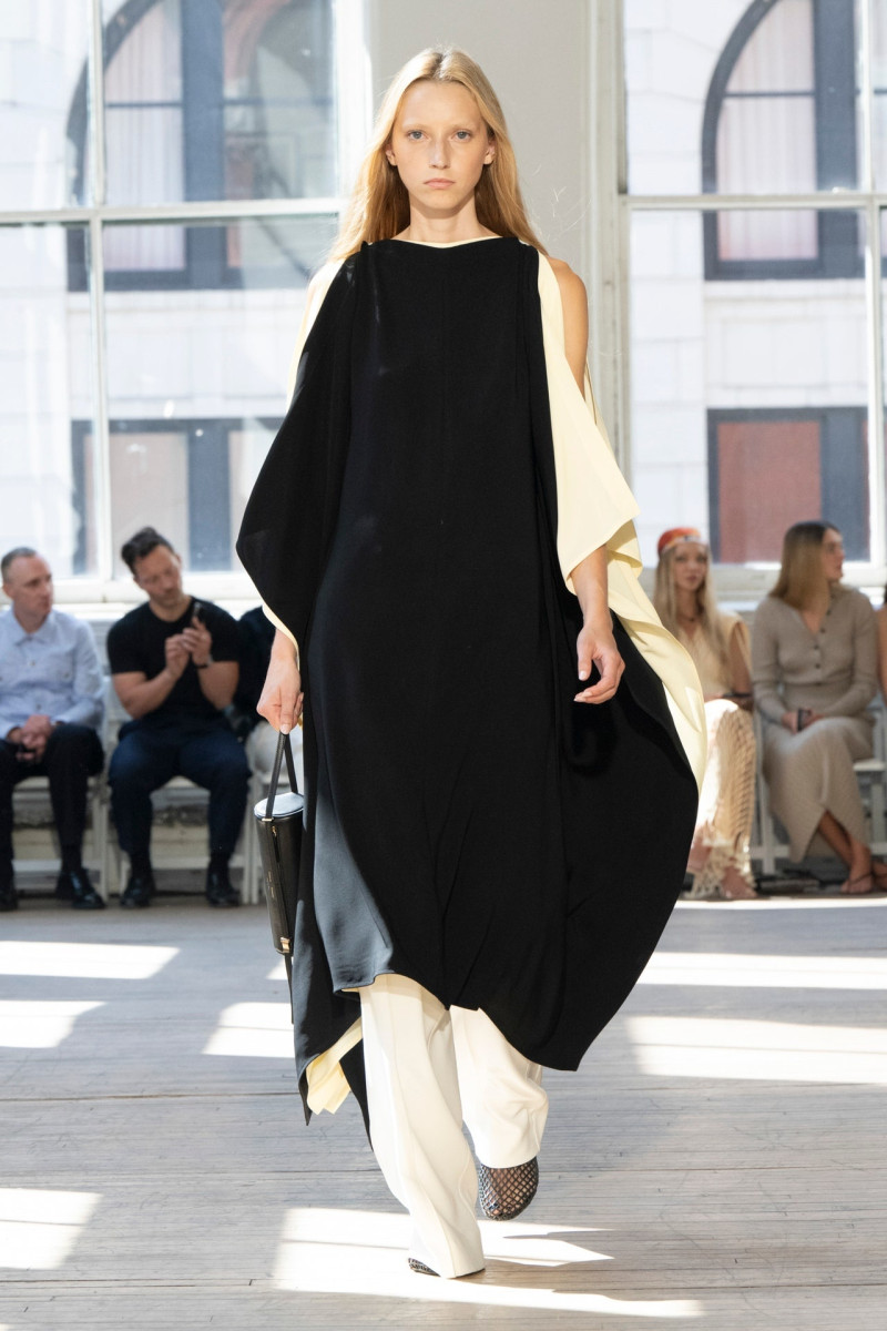 Proenza Schouler fashion show for Spring/Summer 2025