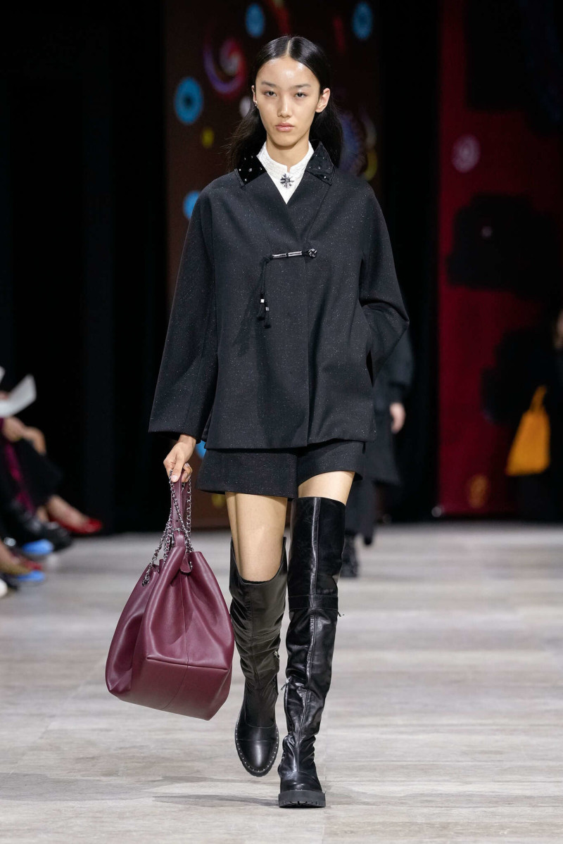 Shiatzy Chen fashion show for Autumn/Winter 2025