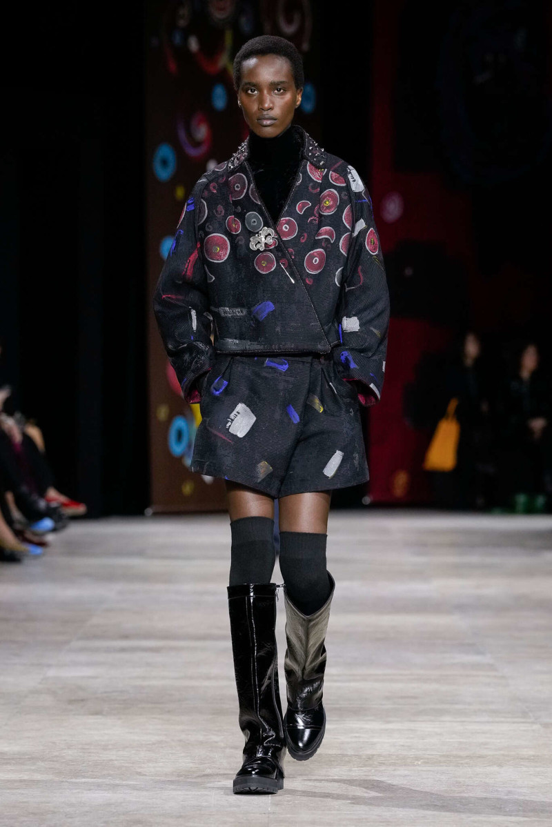 Shiatzy Chen fashion show for Autumn/Winter 2025