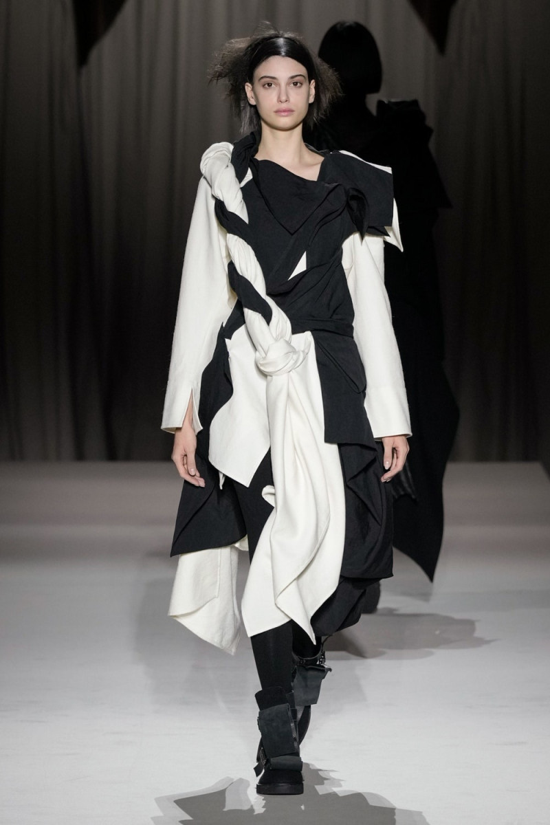 Yohji Yamamoto fashion show for Autumn/Winter 2025