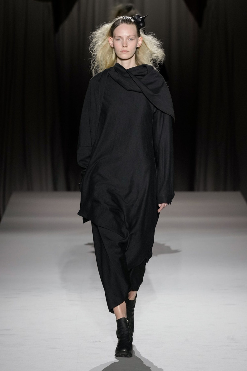 Yohji Yamamoto fashion show for Autumn/Winter 2025